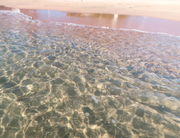 Красивая Морская Волна Песчаном Пляже — стоковое фото