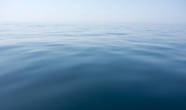 Güzel deniz ve mavi gökyüzü