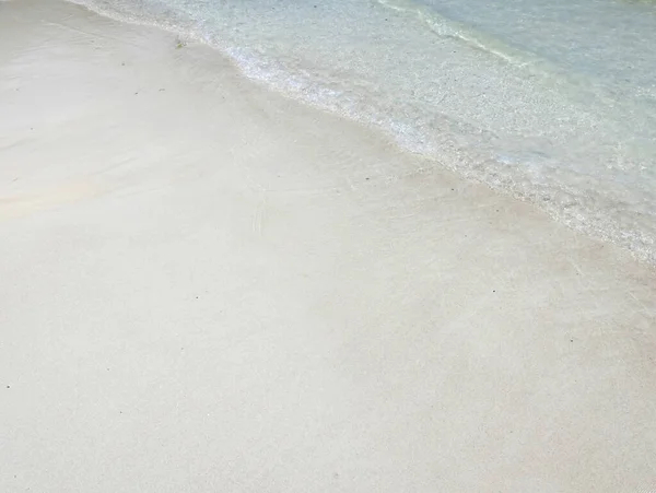 Prachtig Tropisch Strand Golven Wit Zand — Stockfoto