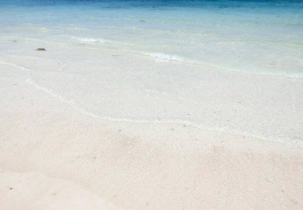 Prachtig Tropisch Strand Golven Wit Zand — Stockfoto