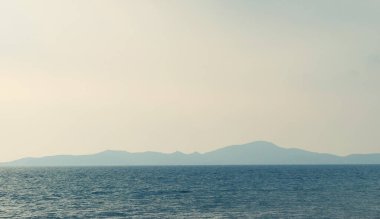 Mavi gökyüzü ve güzel deniz