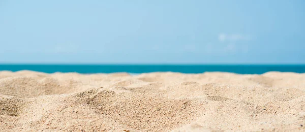 Praia Areia Contra Céu Azul Desfocado — Fotografia de Stock