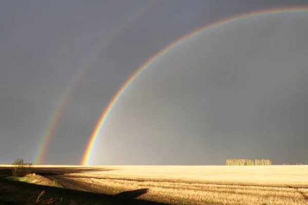 Gran Arco Iris Doble Sobre Campo — Foto de Stock