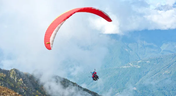 Paragliders Flies Mountain — Stock Photo, Image
