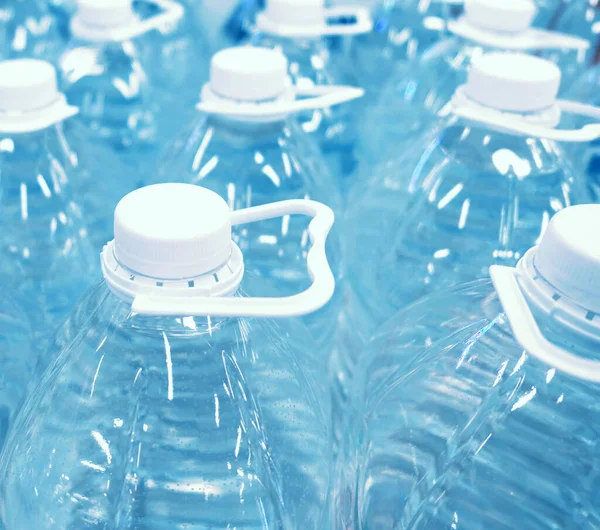 Fila Botellas Con Agua Potable — Foto de Stock