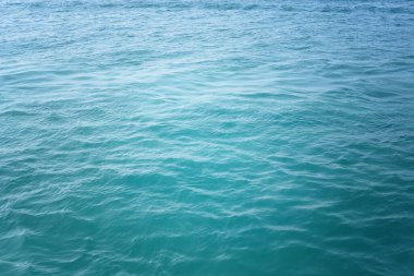 Arkaplan olarak okyanus suyu