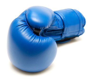 Boks eldiveni beyaz arkaplanda izole