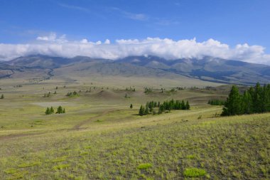 Severo Chuiskii sıradağları ve dağ vadisi
