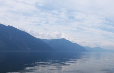 Teletskoe Gölü, güzel manzara, Altay, Rusya