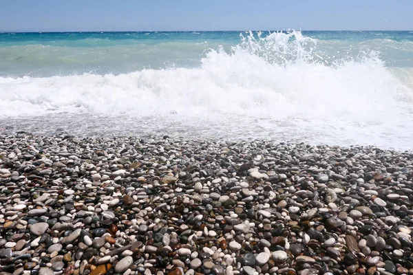 Гальковий Пляж Штормове Море — стокове фото