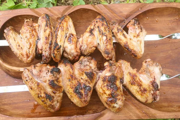 Gegrilde Kippenvleugels Een Bord — Stockfoto