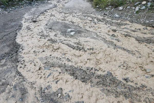 雨后山路脏乱 — 图库照片