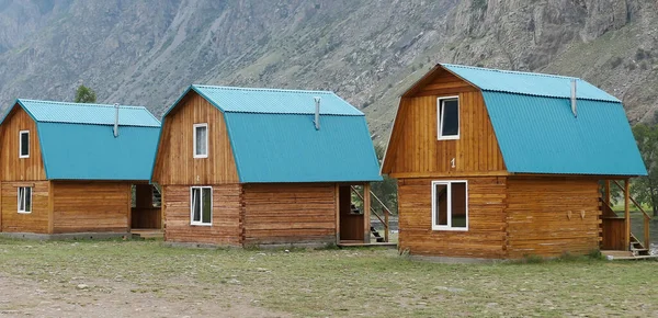 Camping Cabañas Madera Cerca Montaña —  Fotos de Stock