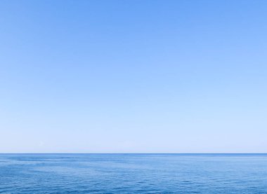 Mavi deniz ve güzel gökyüzü