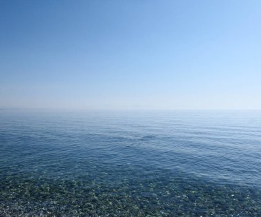 Mavi gökyüzü ve güzel deniz