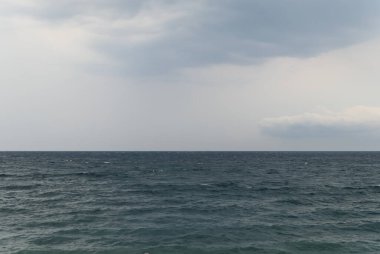 Kötü hava, deniz, bulutlu gökyüzü