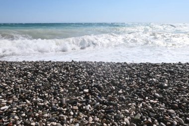 Çakıl taşı denizi ve rüzgarlı deniz