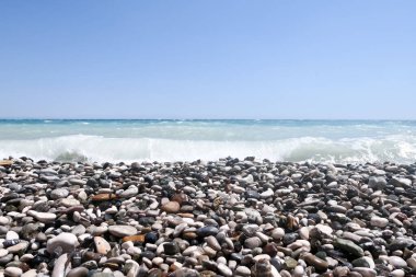 Güzel deniz ve mavi gökyüzü