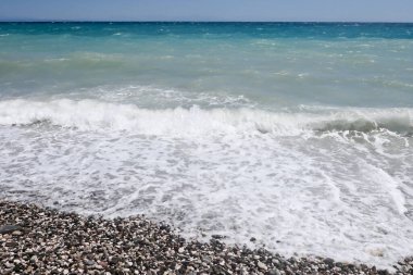 Çakıl taşı plajı ve güzel deniz