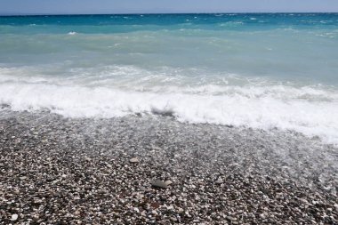 Çakıl taşı plajı ve güzel deniz