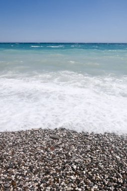 Çakıl taşı plajı ve güzel deniz