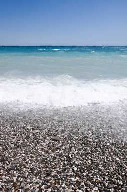 Çakıl taşı plajı ve güzel deniz