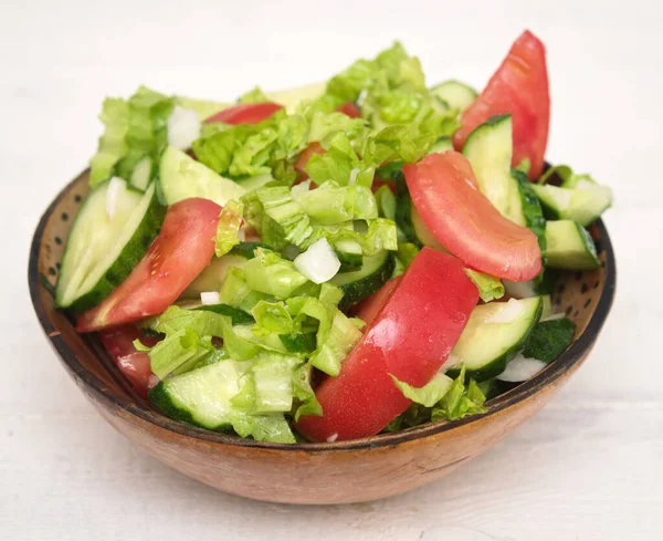 Salada Legumes Tigela Fundo Madeira — Fotografia de Stock