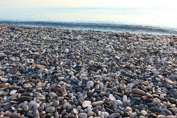 Kiezelstrand Zeegolven — Stockfoto