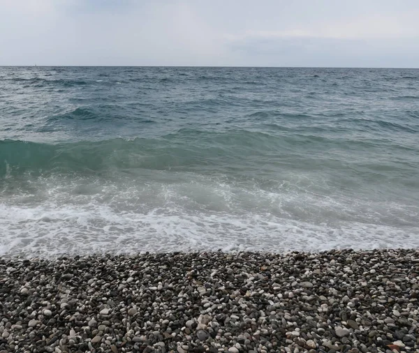 Kiezelstrand Stormachtige Zee — Stockfoto