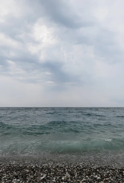 Praia Seixos Mar Tempestuoso — Fotografia de Stock