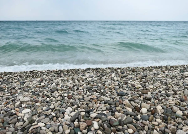 Гальковий Пляж Штормове Море — стокове фото