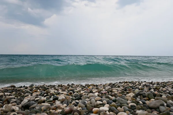 Kiezelstrand Stormachtige Zee — Stockfoto