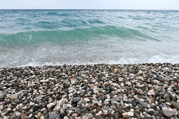 Гальковий Пляж Блакитне Море — стокове фото