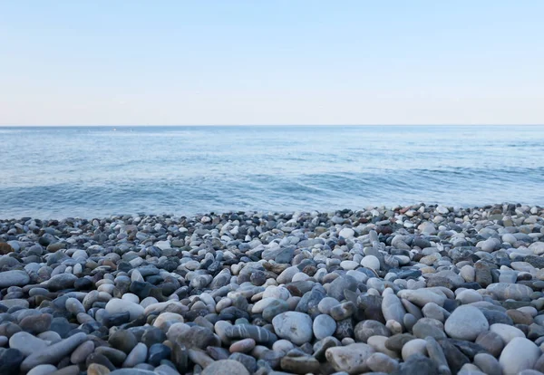 Çakıl Plajı Mavi Deniz — Stok fotoğraf