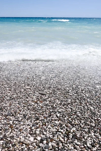 Çakıl Taşı Plajı Güzel Deniz — Stok fotoğraf