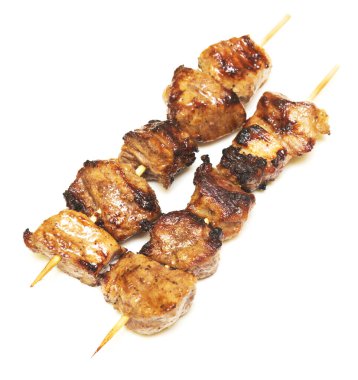 Domuz kebabı beyaz arkaplanda izole edildi