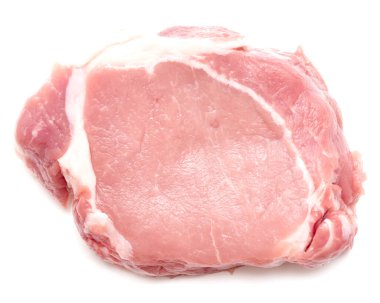 Beyaz arka planda izole edilmiş domuz eti parçası.