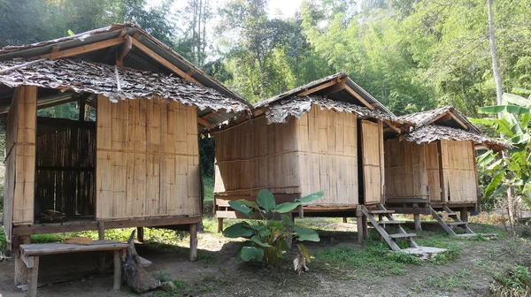 Fila Casas Bambú Madera — Foto de Stock