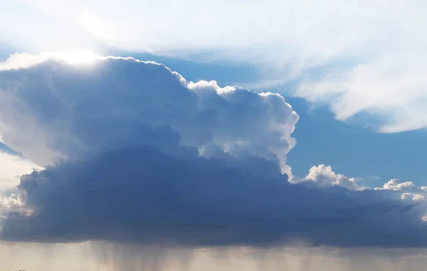 Céu Azul Nuvens Chuvosas — Fotografia de Stock