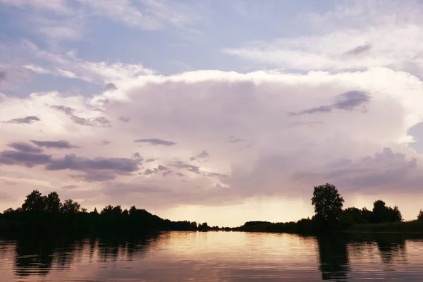 Abend Über Dem See Bei Sonnenuntergang — Stockfoto