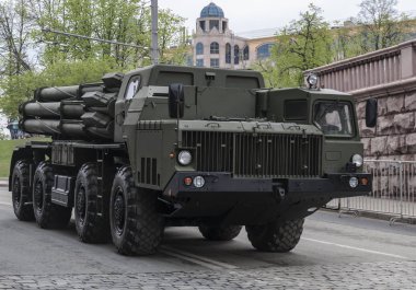Voleybolu yangın sistemi askeri bir makinedir. Zafer günü prova geçit. Moskova şehir. 6 Mayıs 2018