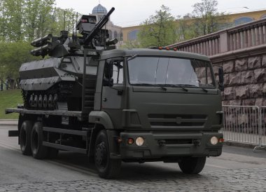 Askeri çok işlevli robotik karmaşık özel bir araba. Zafer günü prova geçit. Moskova şehir. 6 Mayıs 2018