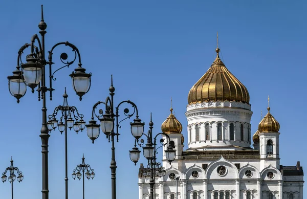 Kurtarıcı Katedrali Önünde Sokak Fenerler Moskova Şehir Mayıs 2018 — Stok fotoğraf