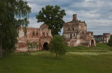 15. yüzyılın Ortodoks erkek Nikolayevsky Antoniev Manastırı. Şehir Red Hill, Tver bölgesi. 3 Haziran 2018