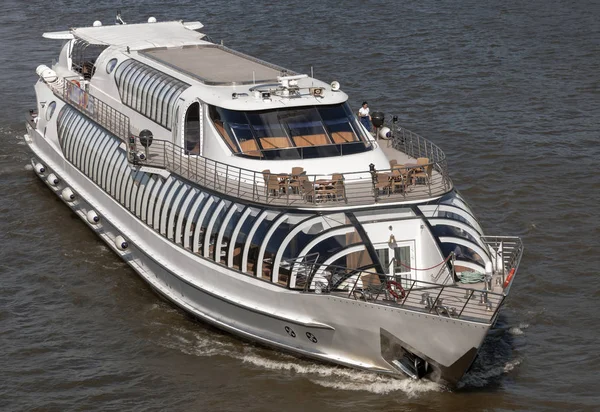 Yat-Restoran nehir boyunca yürüyüş ve kurumsal etkinlikler için. Moskova Nehri, Moskova. 12 Mayıs 2018