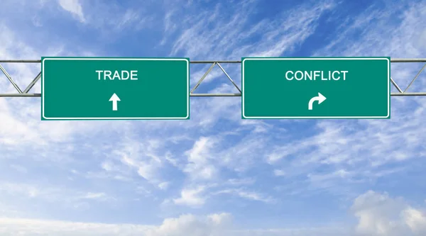Señal Tráfico Hacia Comercio Conflicto —  Fotos de Stock