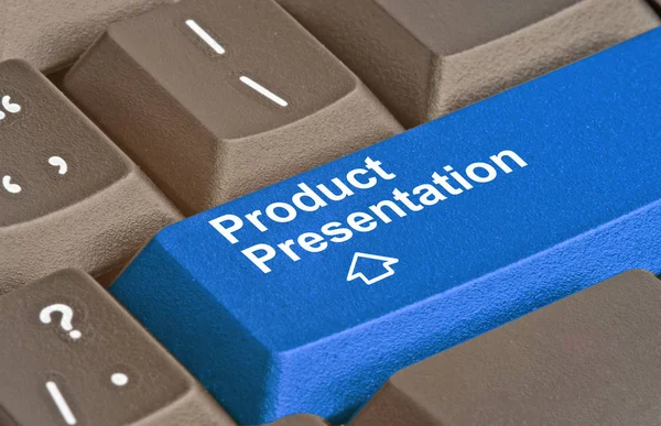 Blauwe sleutel voor productpresentatie — Stockfoto