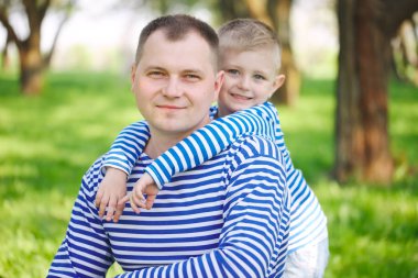 babası ile küçük komik çocuk