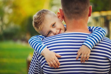 babası ile küçük komik çocuk