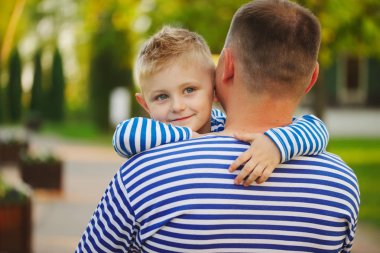 babası ile küçük komik çocuk